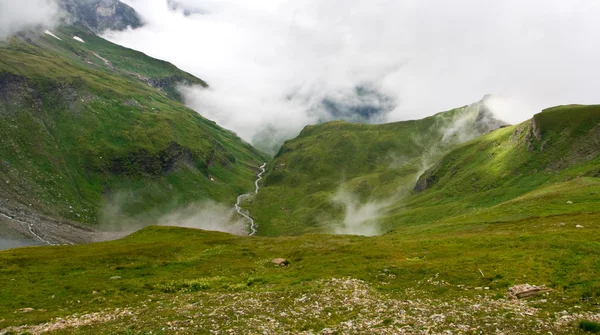 En dal i österrikiska Alperna — Stockfoto