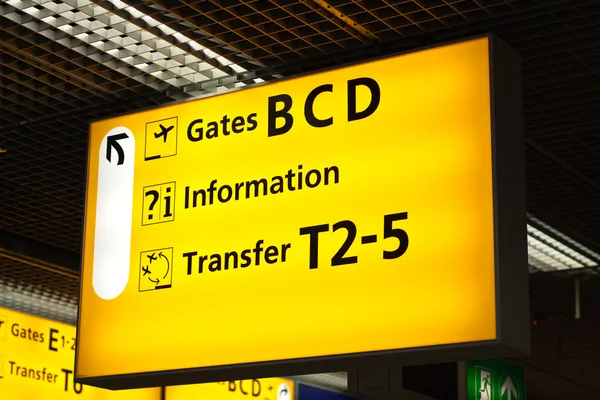 Sinal de informação no aeroporto — Fotografia de Stock
