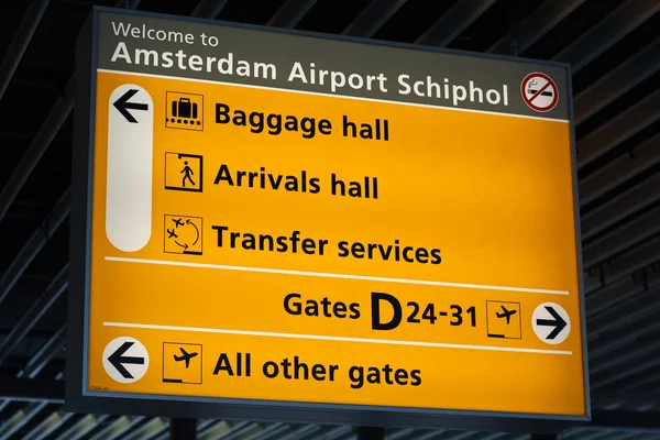 Sinal de informação no aeroporto de Schiphol — Fotografia de Stock
