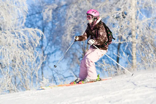 Girl skiing fast — Stock Photo, Image
