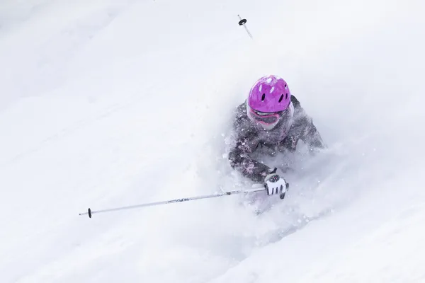 粉のスキー — ストック写真