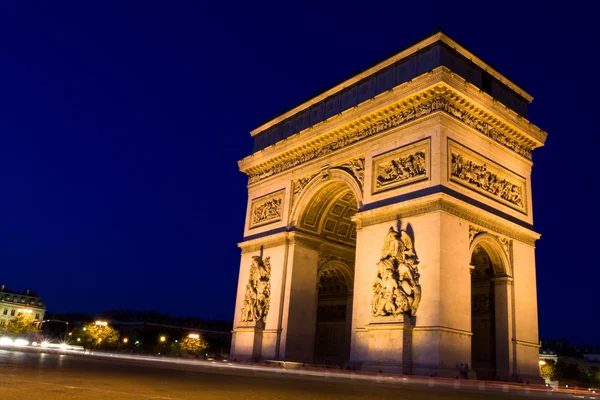 Триумфальная арка. Ночь — стоковое фото