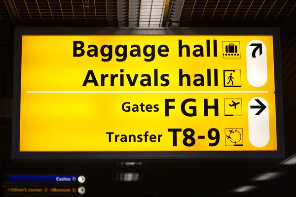 Informatiebord in luchthaven Stockfoto