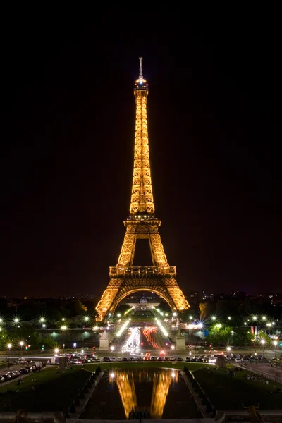 밤에는 에펠 탑 스톡 사진