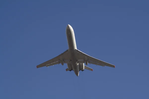 Latający samolot pasażerski 4 — Zdjęcie stockowe