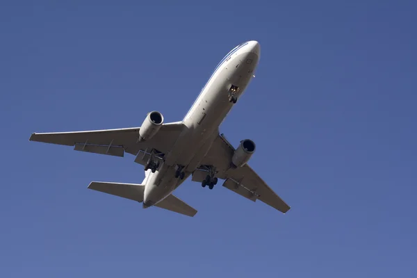 Landing passenger airplane 3 — Stock Photo, Image