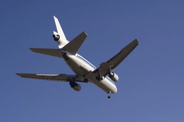 Landing passenger plane 2 — Stock Photo, Image