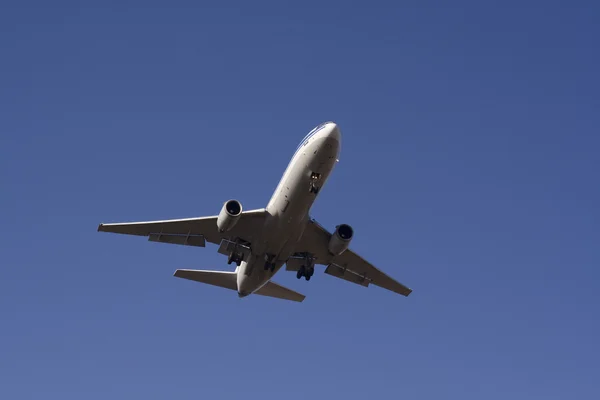 Landing passenger plane 1 — Stock Photo, Image