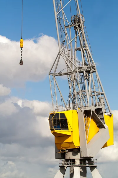 Crane in a port — Zdjęcie stockowe