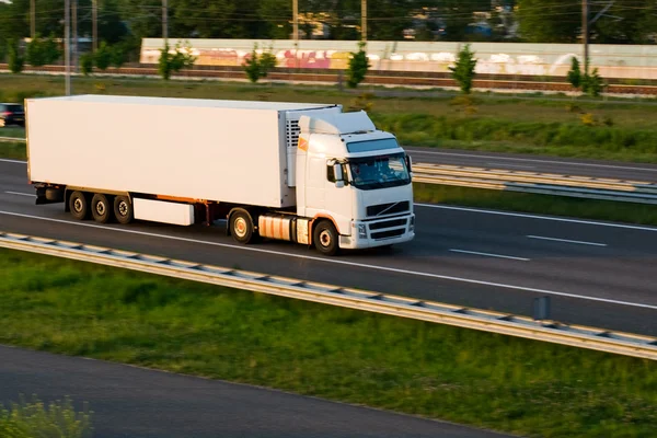 Camion merci in autostrada — Foto Stock