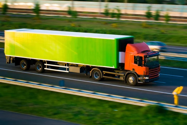 Camión de carga en la autopista — Foto de Stock