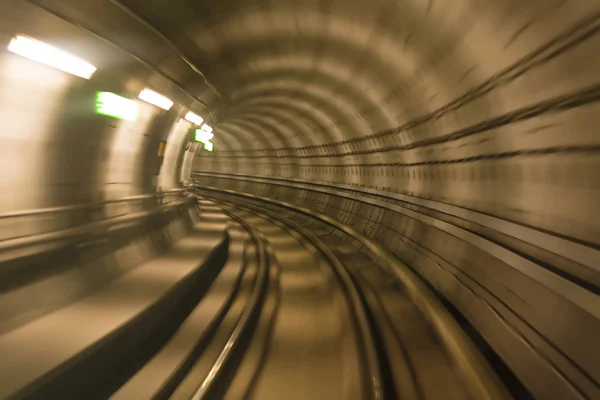 Tunel metra, rozmazaný pohyb — Stock fotografie