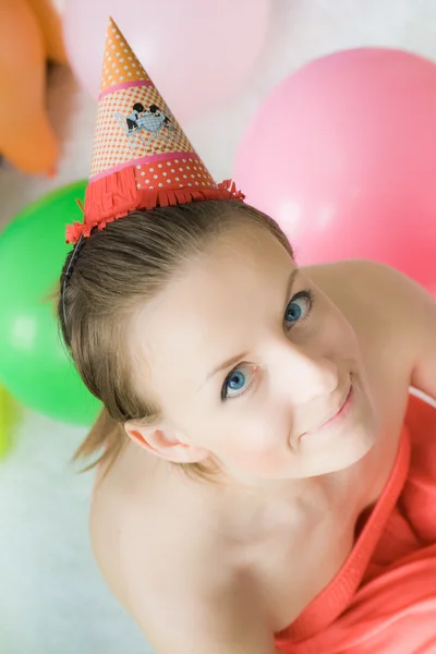 Junges und hübsches Mädchen an ihrem Geburtstag — Stockfoto