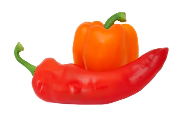 Rote und orange Paprika auf weißen TERGRU — Stockfoto