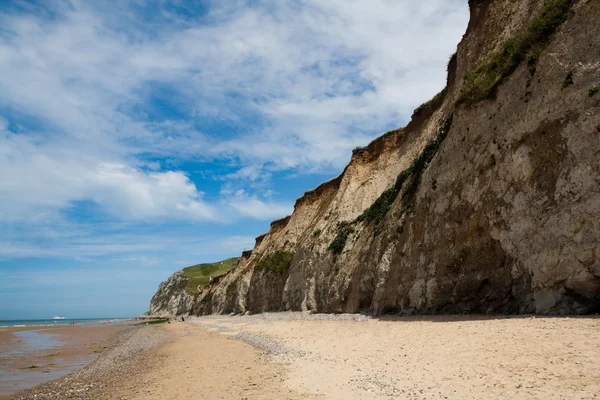 Vita klippor på stranden — Stockfoto