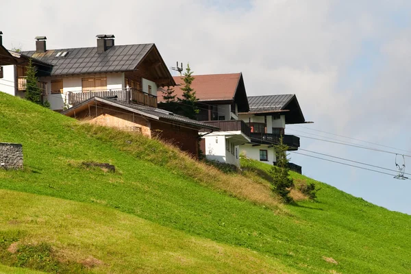 Alpine chalets on hill. Summer time — Stock Photo, Image