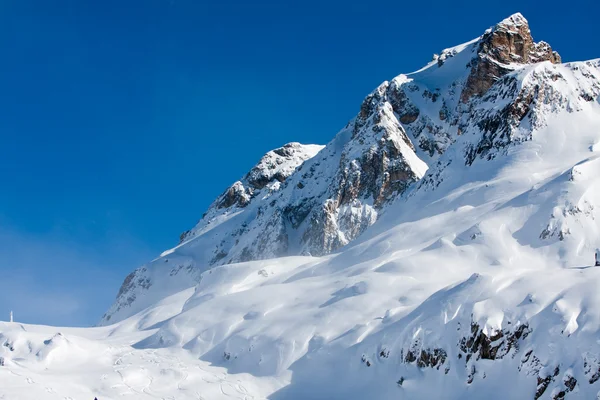 Sneeuw bedekte bergen — Stockfoto