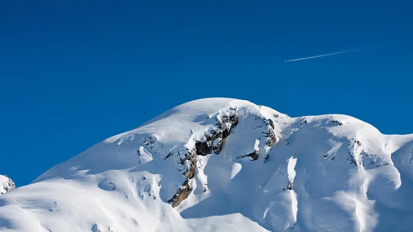 Schneebedeckte Berge — Stockfoto