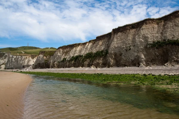 Vita klippor på stranden — Stockfoto