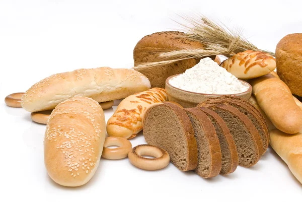 Beyaz zemin üzerine ekmek — Stok fotoğraf