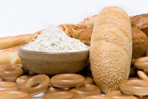 Pane sullo sfondo bianco — Foto Stock