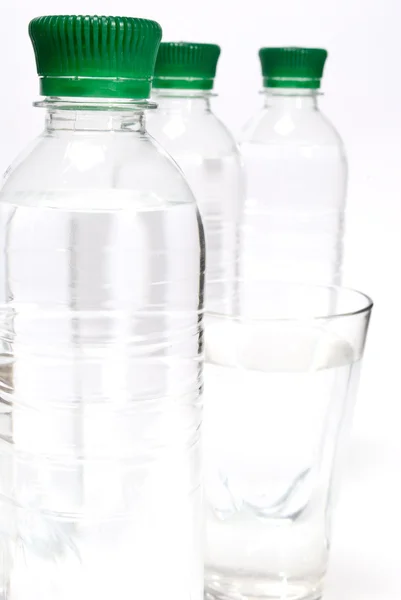 Garrafas de plástico de água mineral — Fotografia de Stock
