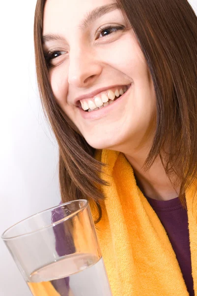 Fiatal nő egy pohár vízzel — Stock Fotó