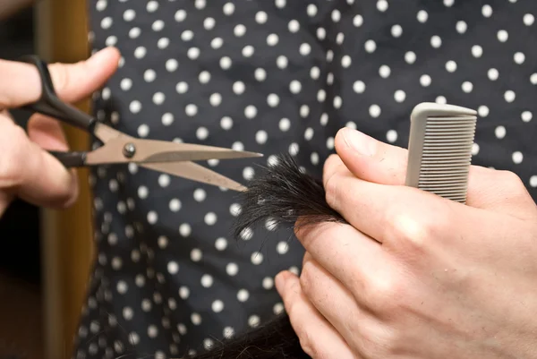 Cutting hair close-up — Stock Photo, Image