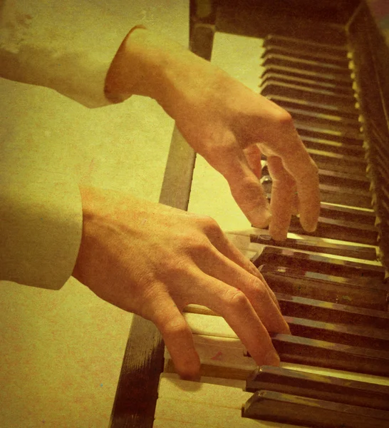 老式钢琴 — 图库照片