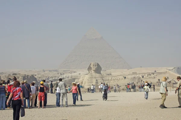 Pirâmide e esfinge — Fotografia de Stock