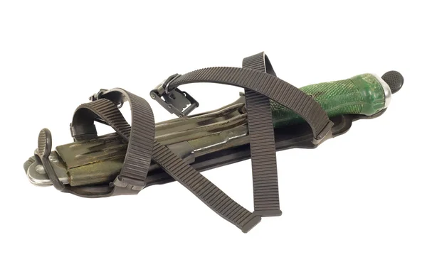 Армейский нож в ножницах — стоковое фото
