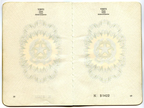 오래 된 이탈리아 여권 — 스톡 사진