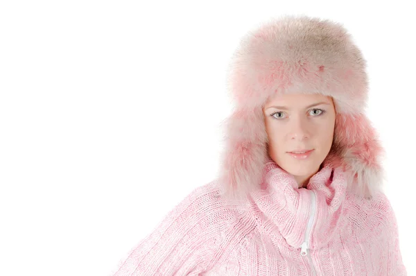 Όμορφη γυναίκα σε ένα ροζ γούνινο καπέλο — Φωτογραφία Αρχείου