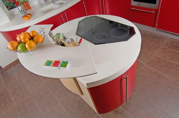 Kırmızı modern bir mutfak — Stok fotoğraf