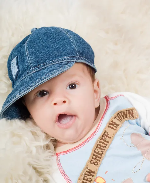 Menino recém-nascido na moda — Fotografia de Stock