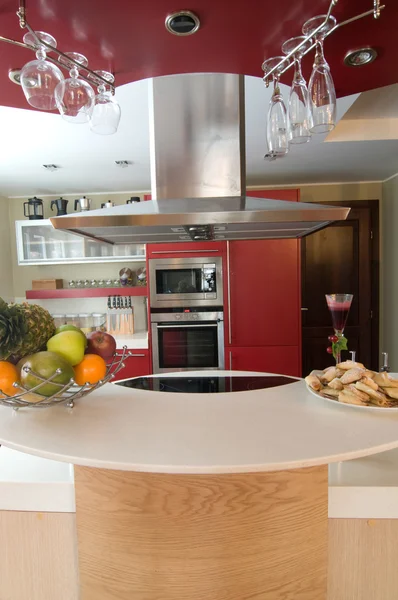 Piros modern konyha. — Stock Fotó