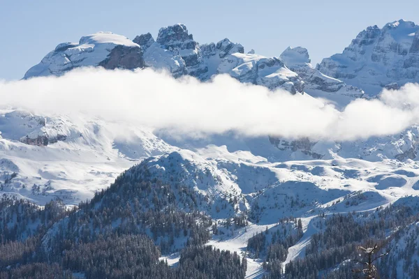 Magas hegyek, hó alatt — Stock Fotó