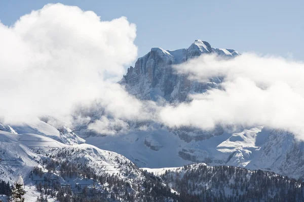 High mountains under snow — Stock Photo, Image