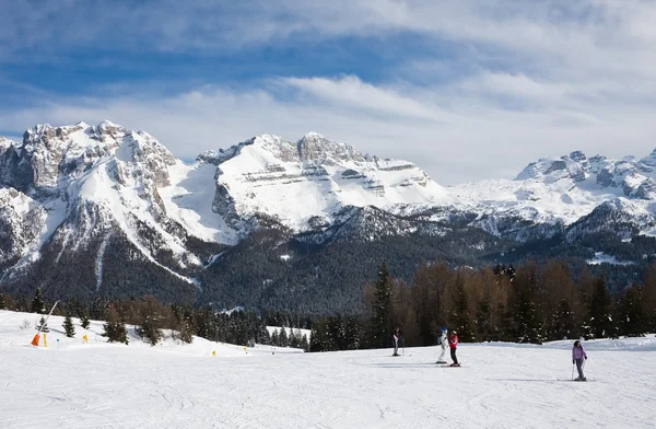 Ski resort madonna di campiglio. Italië — Stockfoto