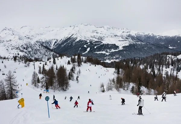 Estância de esqui Madonna di Campiglio. Itália — Fotografia de Stock