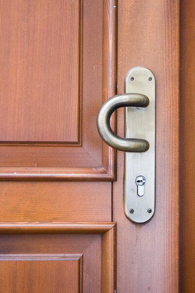 Дверь закрыта
