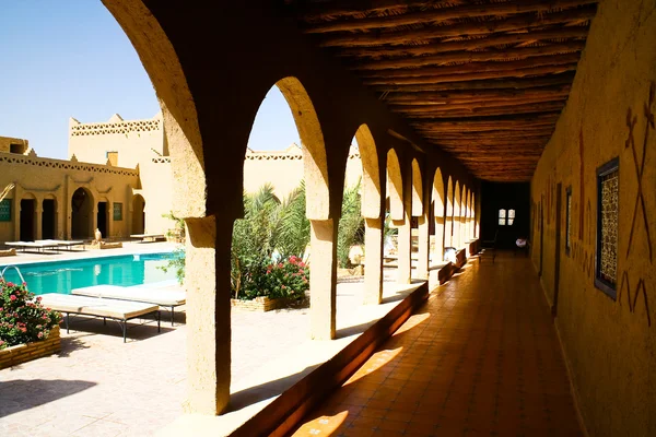 Бассейн в отеле Morocco — стоковое фото