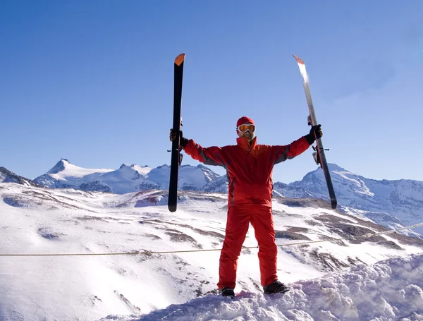 Skifahrer und Berg — Stockfoto