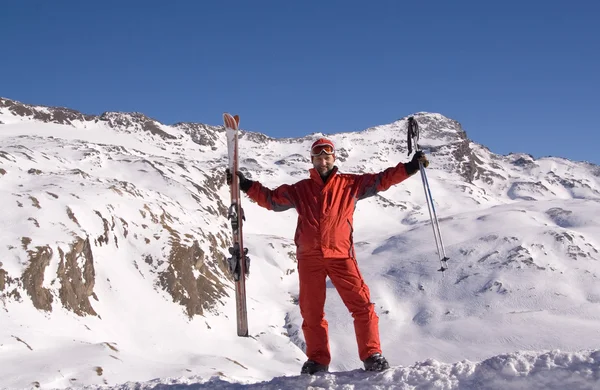 Kayakçı ve dağ — Stok fotoğraf