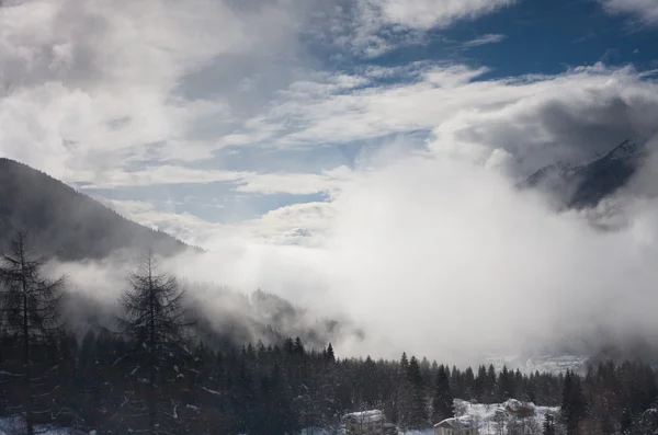 冬の風景です。ドロミテ、イタリア — ストック写真