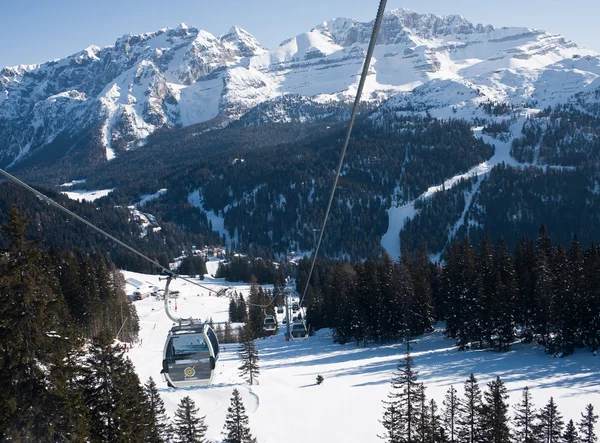 Estación de esquí Madonna di Campiglio. Italia —  Fotos de Stock