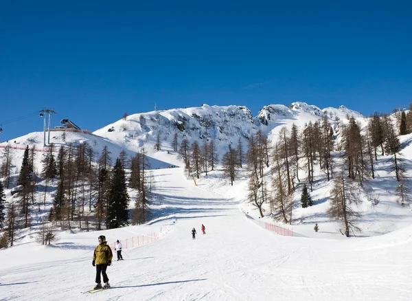 スキー場、マドンナ ・ ディ ・ カンピーリョ。イタリア — ストック写真