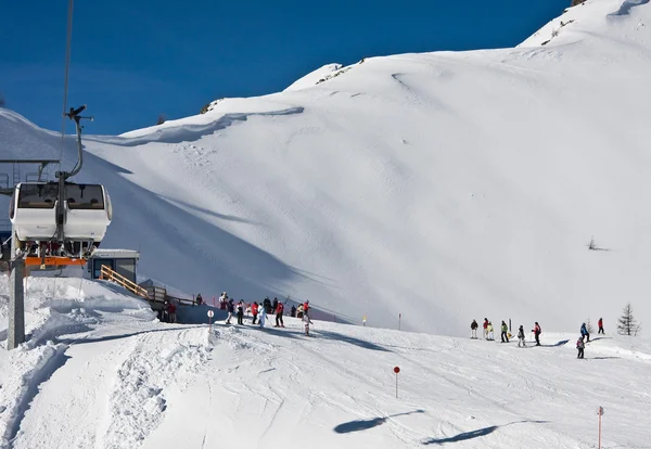 Kayak tesisi madonna di campiglio. İtalya — Stok fotoğraf