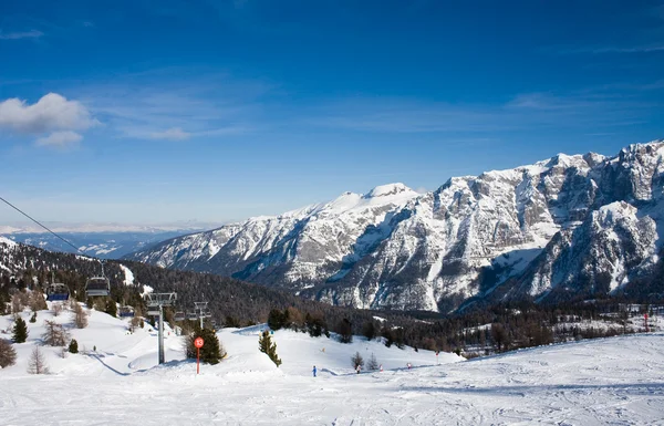 Ski resort madonna di campiglio. Italien — Stockfoto