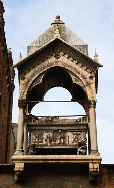 Verona. sarcofaag di castelbarco — Stockfoto